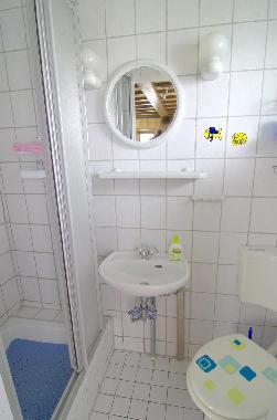 Dusche-Waschbecken-WC