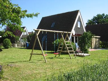 Gro�er Garten , Schaukel, Sandkasten