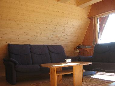 Wohnzimmer Blick auf die S�dterrasse und auf das Feld. 