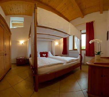 Landhauswohnung mit Himmelbett