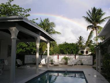 Pool mit Terrasse �berdacht