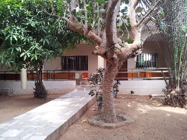 Der schattige Innenhof der Villa Sester mit Terrasse