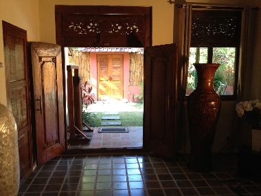 Reizvolle Blicke in den exotischen Garten