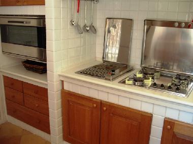 K�che  mit Ofen auf Augenh�he