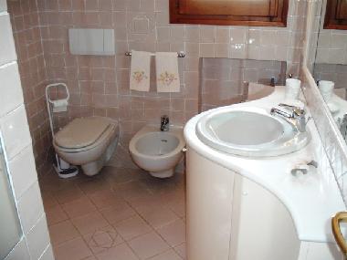 Badezimmer mit Dusche