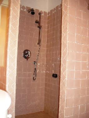 Badezimmer mit Dusche