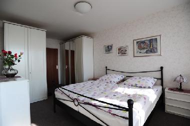 das Schlafzimmer