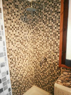 Bad mit Dusche/ WC/ Bidet