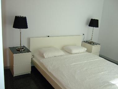 Schlafzimmer mit Doppelbett