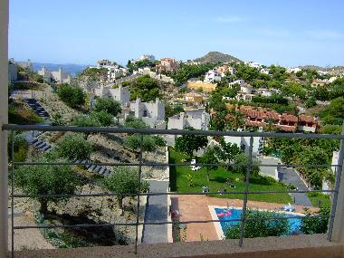 herrlicher Ausblick in die Berge und das Meer von der Terrasse