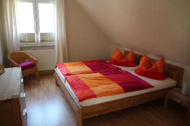 Elternzimmer mit Doppelbett