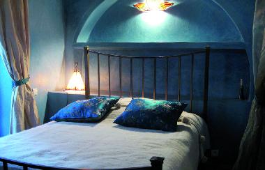 antikes Bett BLAUES ZIMMER 1.OG