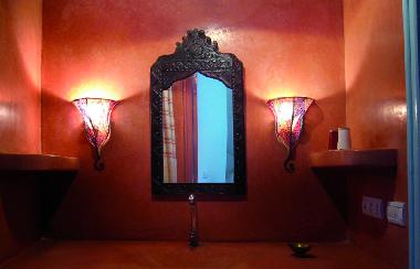 Waschbeckenbereich Zimmer ROUGE 2.OG