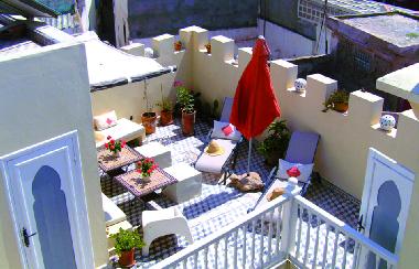 Sonnige Terrasse mit windgesch�tzter Sitzecke