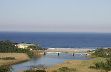 Blick von der Terrasse auf den St Michaels Strand und die Lagune. 