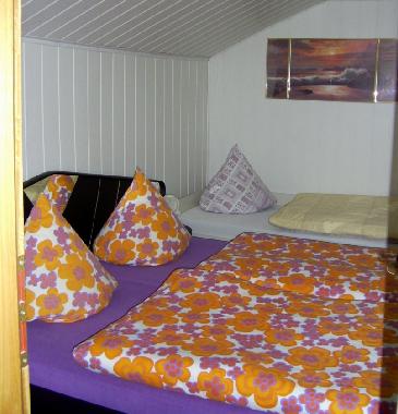 Schlafzimmer-Polsterbett u 1 Zustellbett