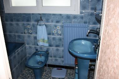 Waschbecken und Bidet