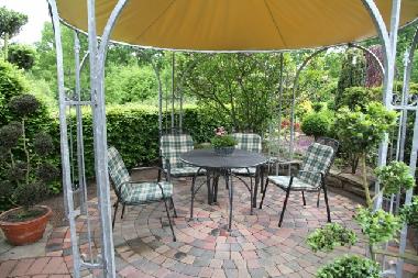 Sitzecke im Pavillon