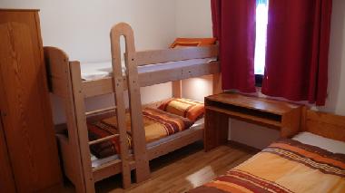 Schlafzimmer II mit Etagenbett und Einzelbett