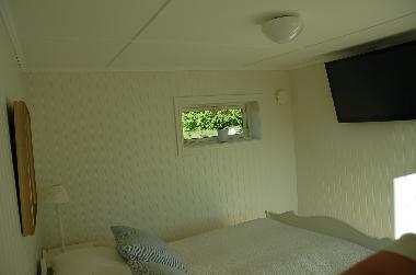 TV mit 300 Fernsehsendern von 3 Satelliten