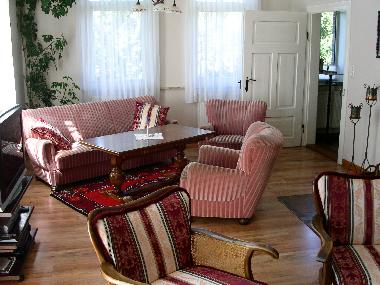 Wohnzimmer mit 2 Sitzgruppen