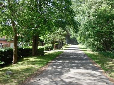 Die Strae vor dem Ferienhaus