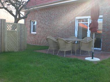 Sdterrasse und Gartenanlage