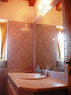 Badezimmer mit Dusche