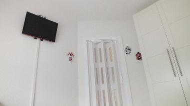 Schlafzimmer mit Flachbildschirm