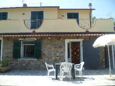 Eingang mit privater Terrasse