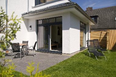 Terrasse und Garten mit Mbeln