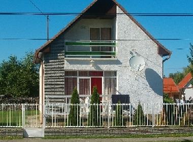 Villa in Balatonkereszt�r (Somogy) oder Ferienwohnung oder Ferienhaus