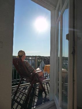 Blick aus der K�che auf den Balkon