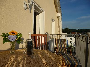 Sch�ner S�dbalkon mit Deckchair