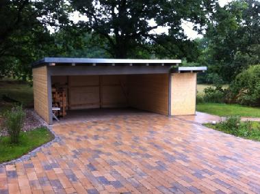 Blick auf das Doppelcarport