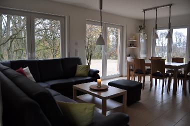Leder- Eck- Couch, Couchtisch und Lederhocker