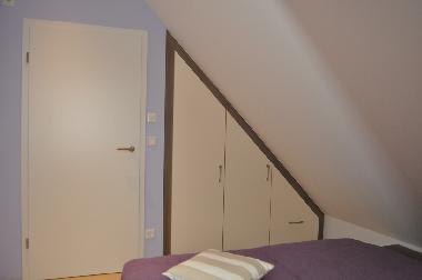 Schlafzimmer 3, Einbauschrank (OG)