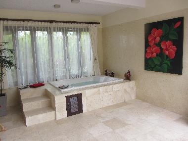 Jacuzzi in Bungalow Monica