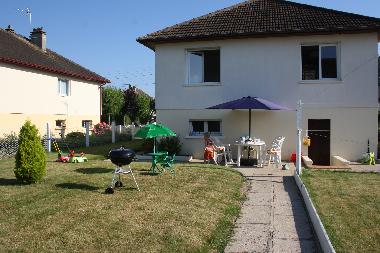 Gro�er Garten toll zu m Grillen und f�r die Kinder