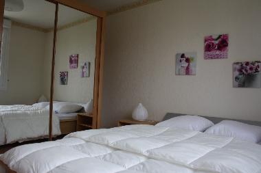 Schrank mit verspiegelter Schiebet�r