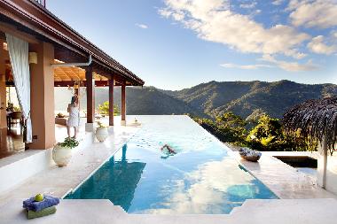 30 m infinity pool