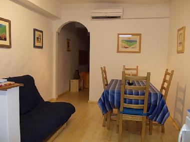 Esszimmer + ausziehbare Schlafcouch