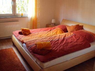 Schlafzimmer mit Doppelbett