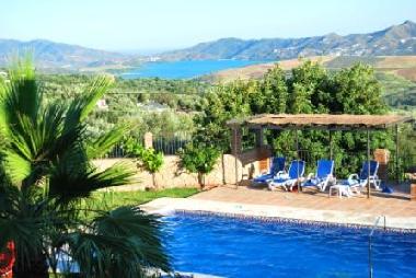 Aussicht auf Pool, See und Meer