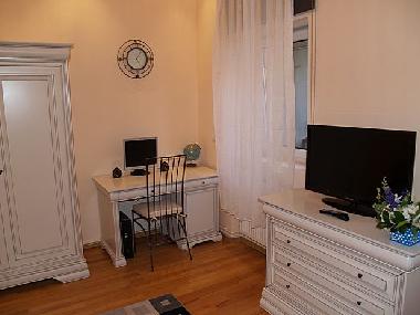 Gro�es Schlafzimmer mit TV, Internet und Computer