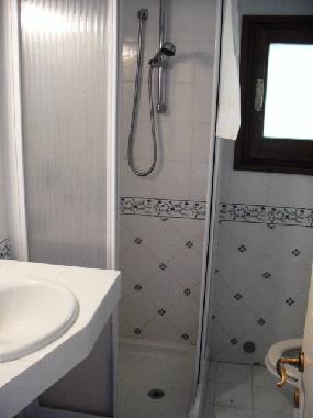 Badezimmer mit Dusche