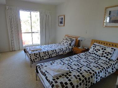 Schlafzimmer, Betten sind auch zusammenschiebbar