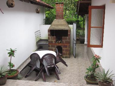 terrasse mit gemauertem grill