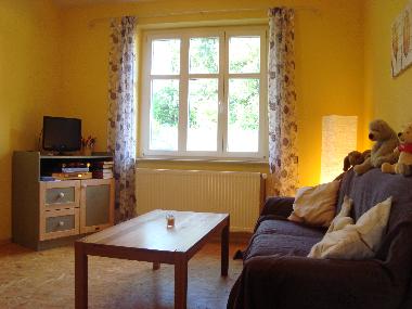 2 Wohnzimmer mit TV