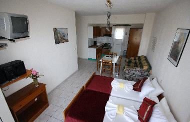 2 Zimmer Familien-Appartement 4-5 Personen.